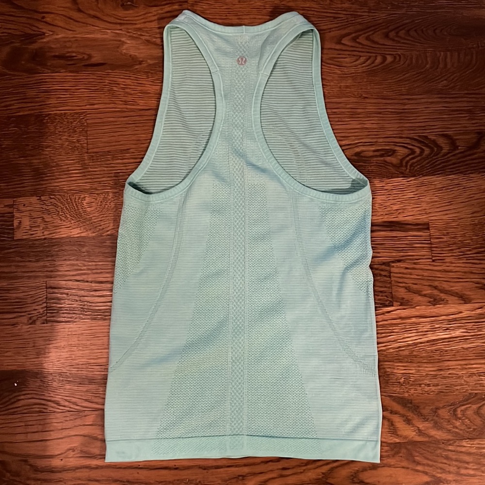 Teal blue lululemon run swiftly high neck tank size 4